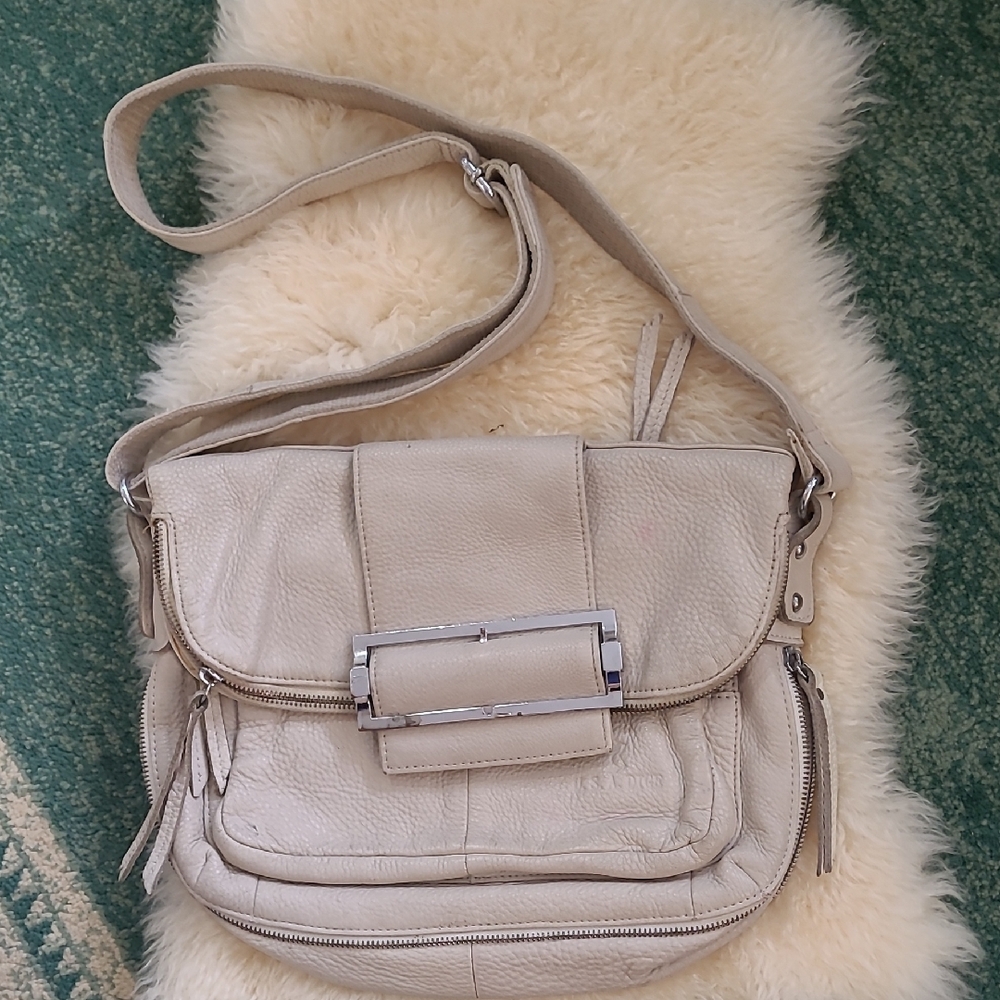 Elegant Cream Leather Shoulder Bag